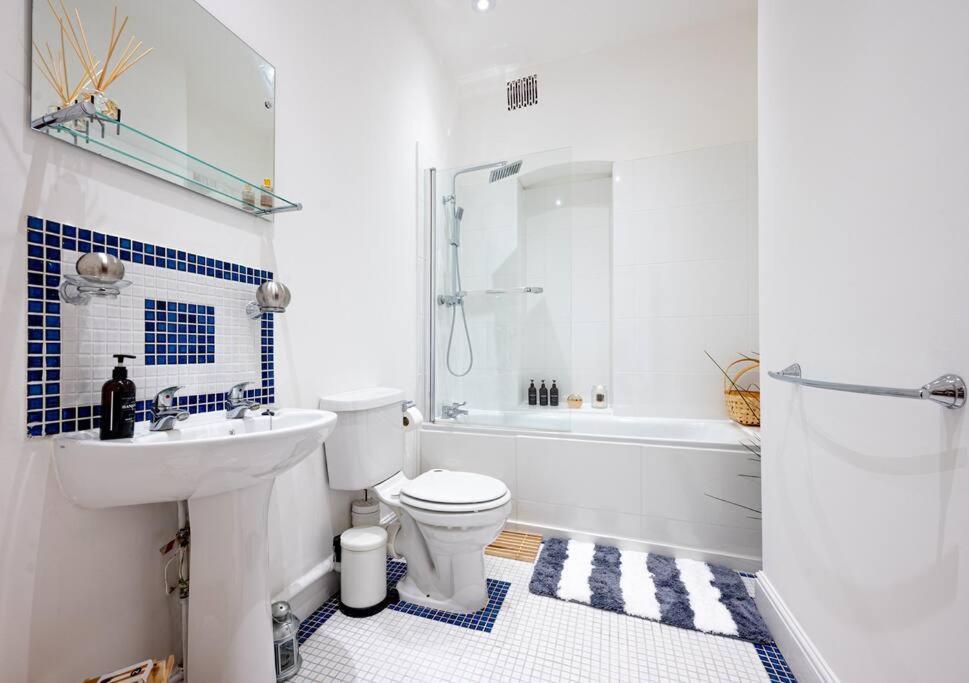 Cosy Flat In Central Ldn Payment To The Host Daire Londra Dış mekan fotoğraf